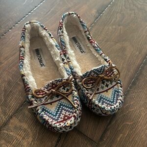 Minnetonka Moccasin Slippers NWOT size 6m